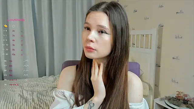 OdetteAven online show from February 6, 7:02 am