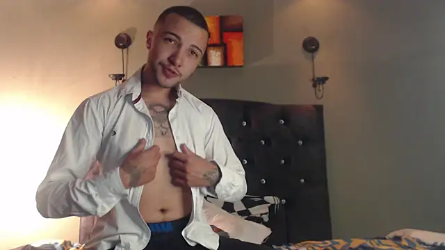 Snapshot of FemToMale chatting on January 29, 4:05 am FemToMale online show from January 29, 4:05 am