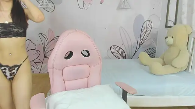 mia vanucci1 online show from February 26, 3:53 am