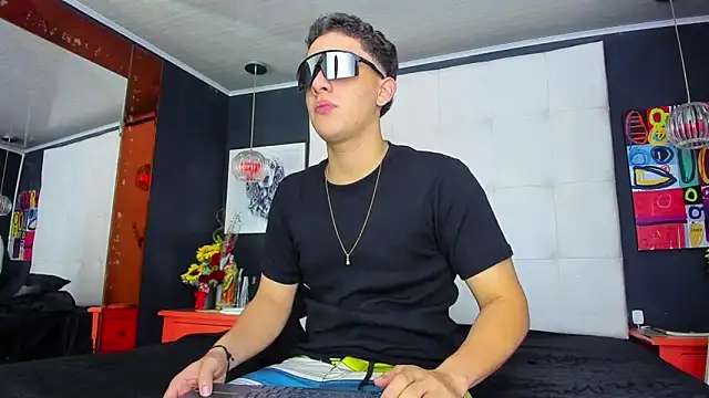 Thomas May4rs online show from March 12, 7:46 am