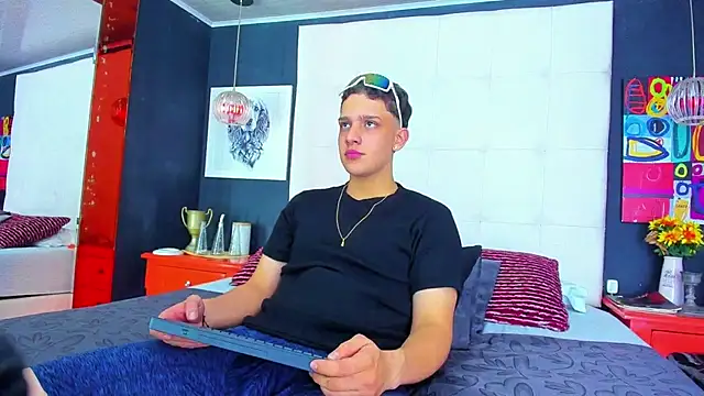 Thomas May4rs online show from March 13, 4:38 am