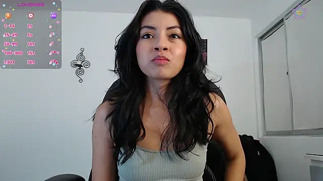 Snapshot of ellajonz chatting on July 26, 1:14 am ellajonz online show from July 26, 1:14 am