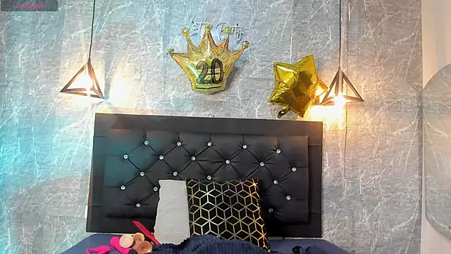 emberhodson online show from November 17, 11:27 am