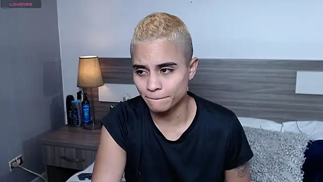 Liiamthompson online show from January 15, 9:40 pm