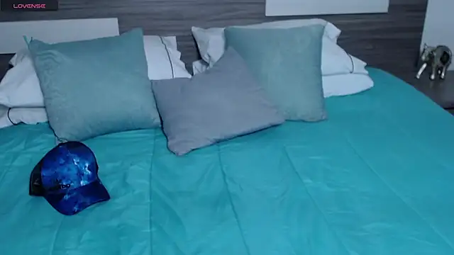 Liiamthompson online show from February 11, 10:20 am