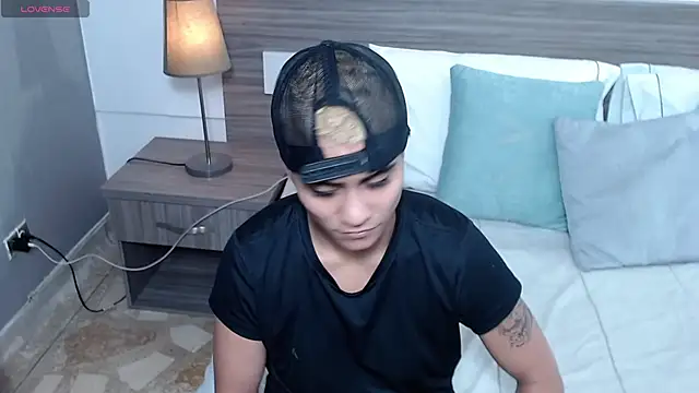 Liiamthompson online show from February 17, 7:09 pm