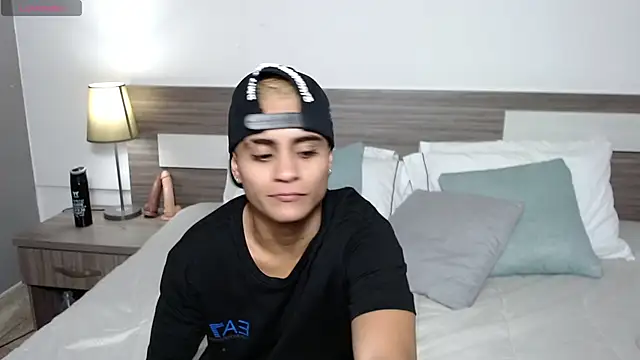 Liiamthompson online show from March 5, 7:21 pm