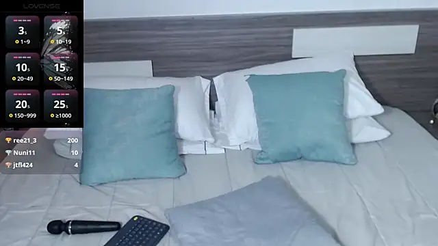 Liiamthompson online show from March 31, 9:59 pm