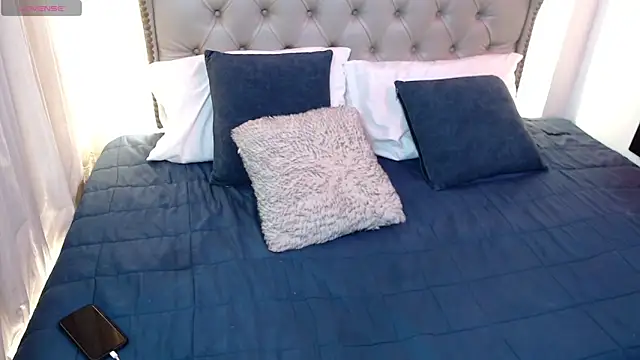 Liiamthompson online show from May 25, 1:55 am