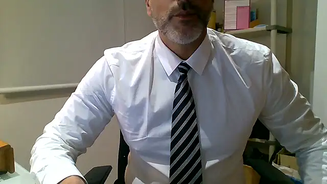 66MA69 online show from December 4, 4:59 pm