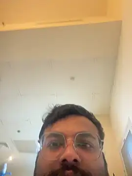 Snapshot of SoloChill chatting on February 19, 9:22 pm SoloChill online show from February 19, 9:22 pm