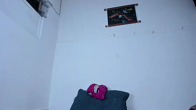 Snapshot of brigitho5 chatting on March 18, 2:04 am brigitho5 online show from March 18, 2:04 am