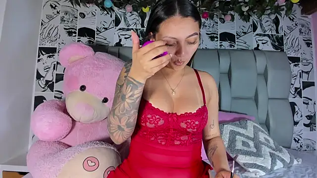 Snapshot of LucyRosse chatting on June 2, 11:12 am LucyRosse online show from June 2, 11:12 am