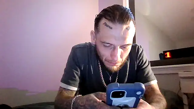 Snapshot of cruz815 chatting on April 25, 11:24 pm cruz815 online show from April 25, 11:24 pm