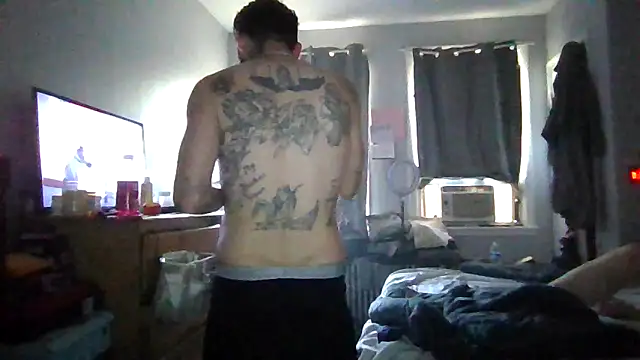 Snapshot of cruz815 chatting on May 28, 10:34 am cruz815 online show from May 28, 10:34 am