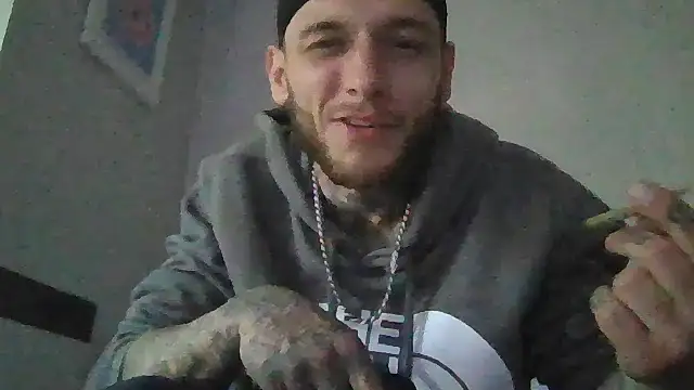 Snapshot of cruz815 chatting on June 1, 12:29 pm cruz815 online show from June 1, 12:29 pm