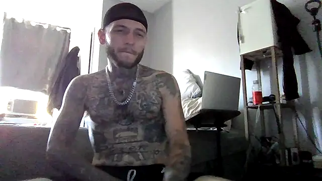 Snapshot of cruz815 chatting on June 6, 9:08 pm cruz815 online show from June 6, 9:08 pm