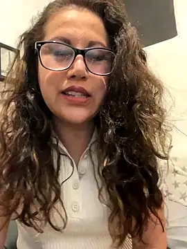 MirandaLatinaLovely online show from December 18, 6:08 am