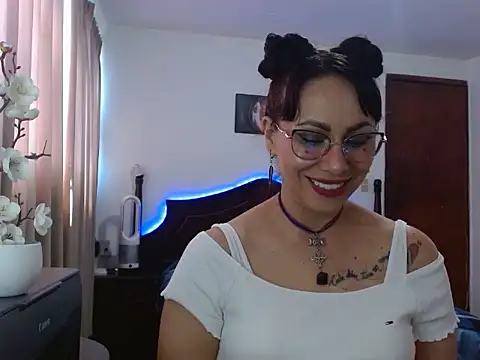 AloLovely  online show from March 27, 8:41 pm