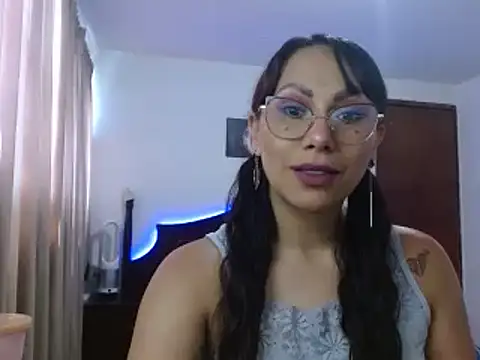 AloLovely  online show from April 14, 7:31 pm