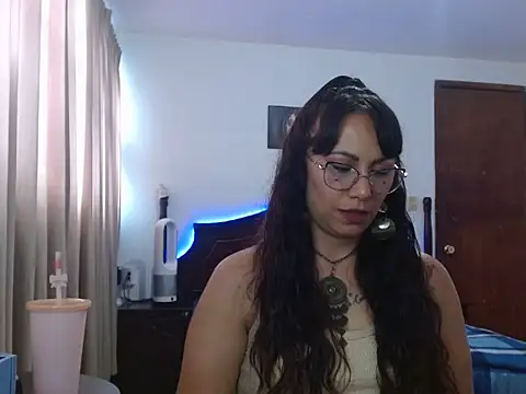 AloLovely  online show from April 15, 7:58 pm