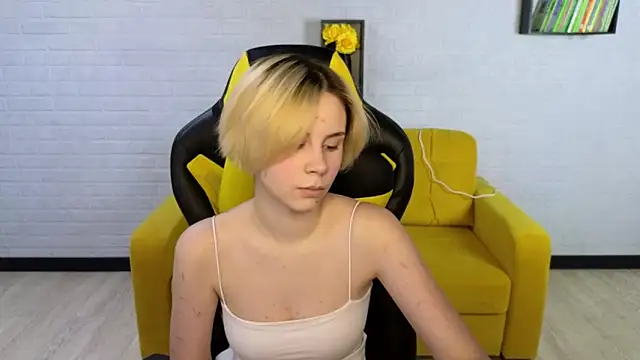 Snapshot of BettyCarter07 chatting on February 5, 9:15 am BettyCarter07 online show from February 5, 9:15 am