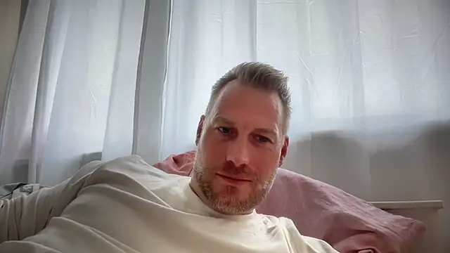 Snapshot of Christian87xxx chatting on October 1, 1:39 pm Christian87xxx online show from October 1, 1:39 pm