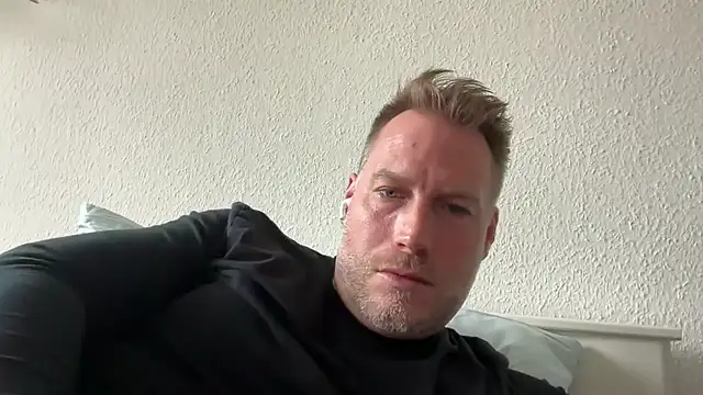 Snapshot of Christian87xxx chatting on June 13, 10:24 am Christian87xxx online show from June 13, 10:24 am