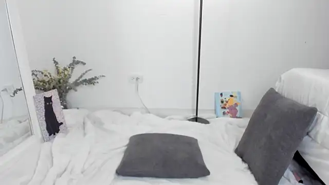 Snapshot of AlannaRussell_ chatting on February 26, 11:37 pm AlannaRussell online show from February 26, 11:37 pm