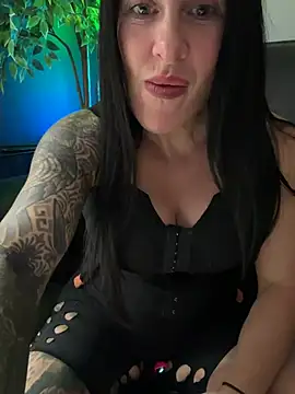 Snapshot of goddess-harper chatting on July 7, 8:18 am goddess-harper online show from July 7, 8:18 am