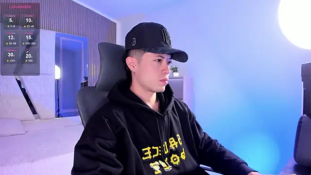 marcuscollins1  online show from December 16, 12:32 pm