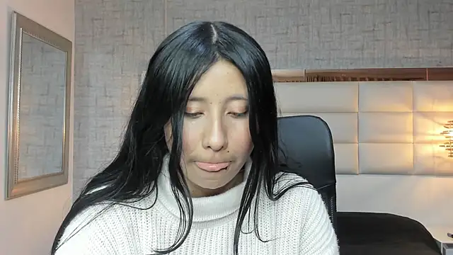 Nohemi louse online show from October 25, 7:52 pm