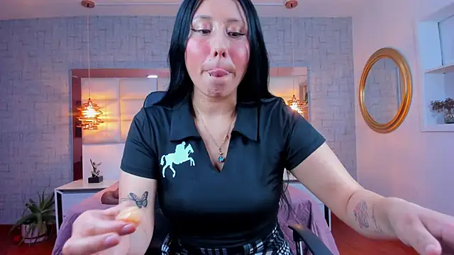 Nohemi louse online show from July 16, 7:20 pm
