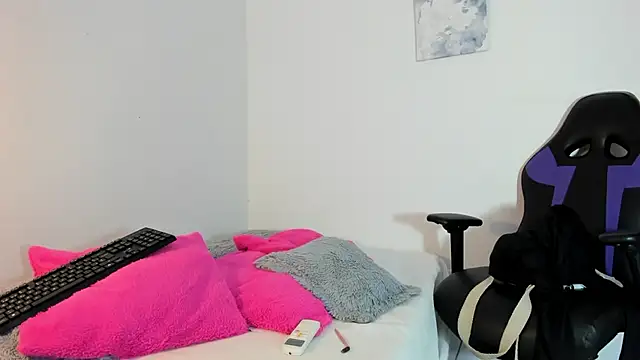 Roxy Stonee online show from February 10, 7:40 pm