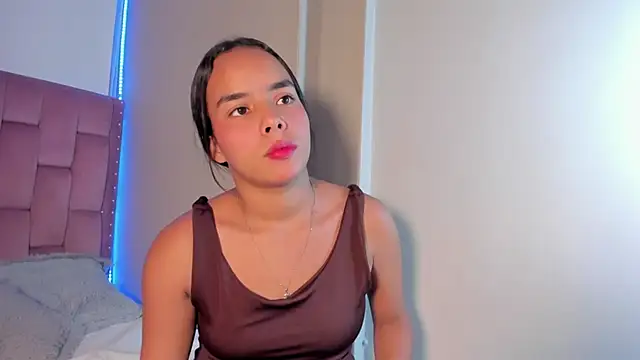 Snapshot of Roxy_Stonee chatting on April 18, 7:29 pm Roxy Stonee online show from April 18, 7:29 pm