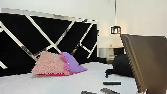 Snapshot of Annyrosee chatting on February 8, 7:38 pm Annyrosee online show from February 8, 7:38 pm