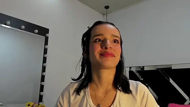 Snapshot of Annyrosee chatting on March 6, 8:37 pm Annyrosee online show from March 6, 8:37 pm