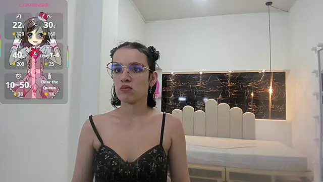 Snapshot of Annyrosee chatting on September 13, 8:52 pm Annyrosee online show from September 13, 8:52 pm