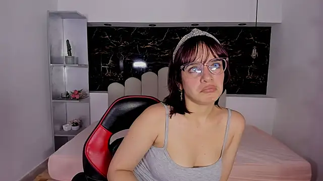 Annyrosee online show from January 31, 7:45 pm