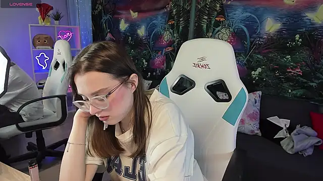 Snapshot of kaisajenner chatting on February 2, 8:08 pm kaisajenner online show from February 2, 8:08 pm