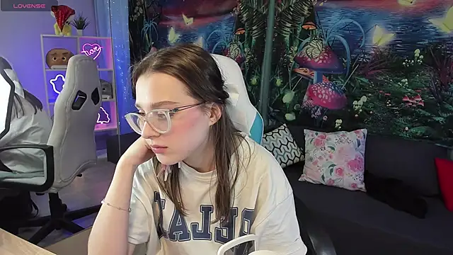 Snapshot of kaisajenner chatting on February 3, 1:52 am kaisajenner online show from February 3, 1:52 am