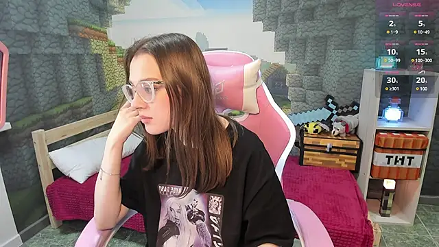 Snapshot of kaisajenner chatting on February 5, 7:42 pm kaisajenner online show from February 5, 7:42 pm