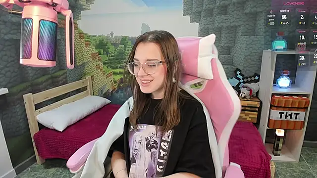 Snapshot of kaisajenner chatting on February 5, 10:44 pm kaisajenner online show from February 5, 10:44 pm