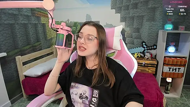 Snapshot of kaisajenner chatting on February 6, 1:49 am kaisajenner online show from February 6, 1:49 am