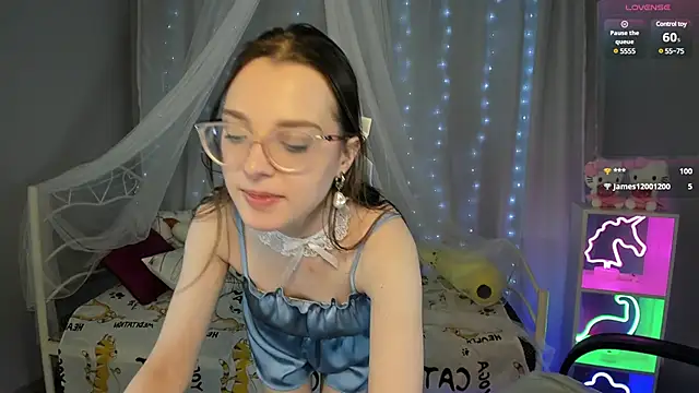 Snapshot of kaisajenner chatting on February 7, 3:41 pm kaisajenner online show from February 7, 3:41 pm