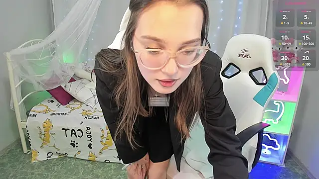 Snapshot of kaisajenner chatting on February 8, 7:05 pm kaisajenner online show from February 8, 7:05 pm