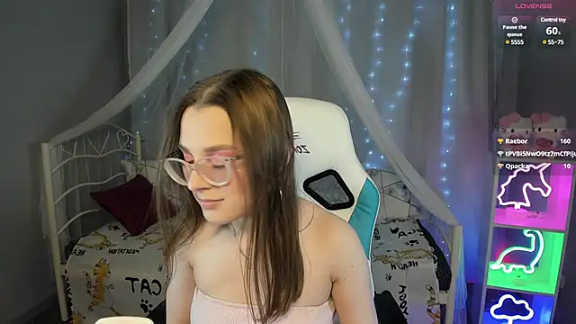 Snapshot of kaisajenner chatting on February 17, 1:15 am kaisajenner online show from February 17, 1:15 am