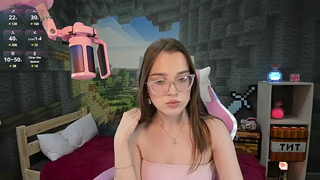 Snapshot of kaisajenner chatting on March 8, 8:03 pm kaisajenner online show from March 8, 8:03 pm