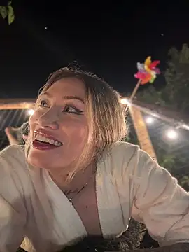 Snapshot of Lally_Valencia__ chatting on October 29, 2:14 am Lally Valencia online show from October 29, 2:14 am