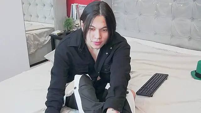 Snapshot of just_gay_ chatting on February 4, 4:18 pm just gay  online show from February 4, 4:18 pm